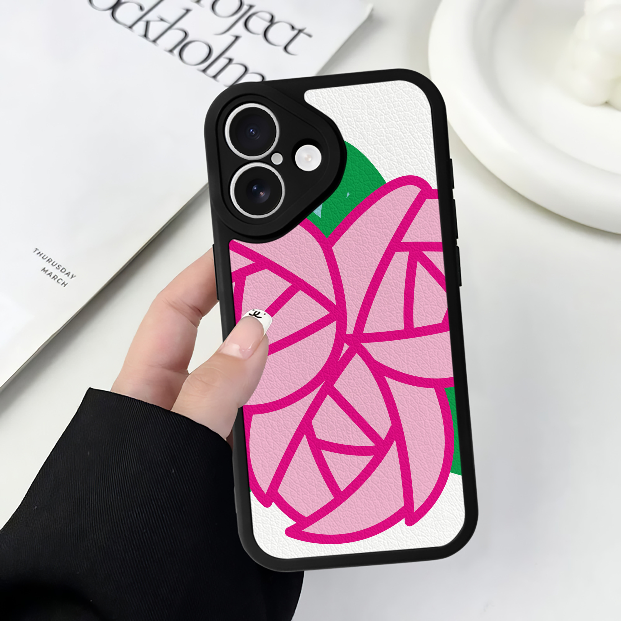 （画像用） Hello Kitty ハローキティ 【iPhone 16シリーズ対応】シリコンスマホケース（レザー調） 材質：シリコン